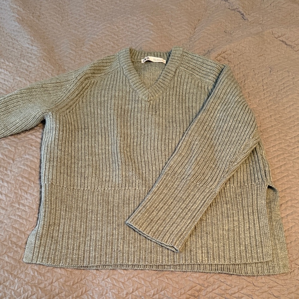 Zara Woman’s Ribbed Knit V-Neck Sweater - Gray